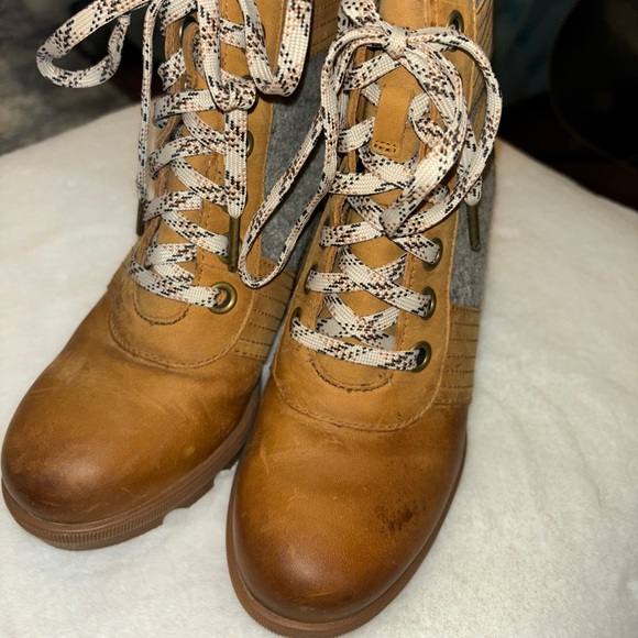 Like New Sorel Lexie Wedge Boots - Picture 2 of 5